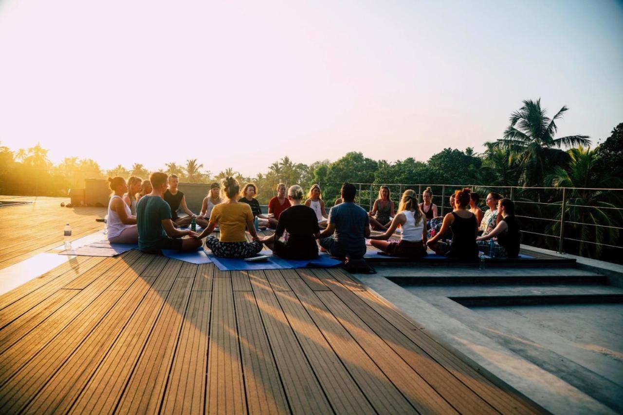 The Salty Pelican Yoga & Surf Retreat Dikwella Sur Exterior foto