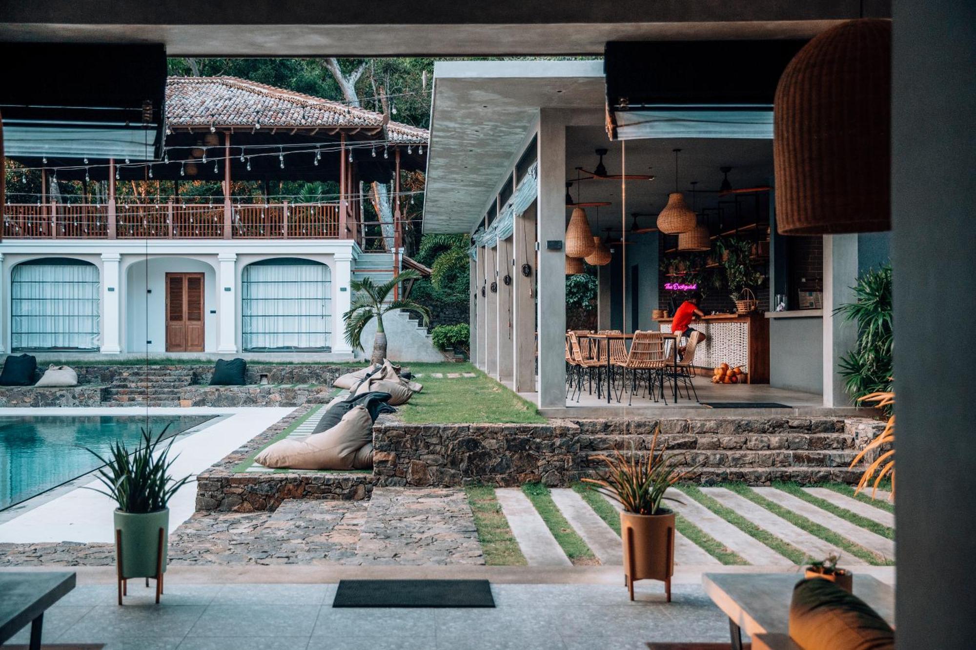 The Salty Pelican Yoga & Surf Retreat Dikwella Sur Exterior foto
