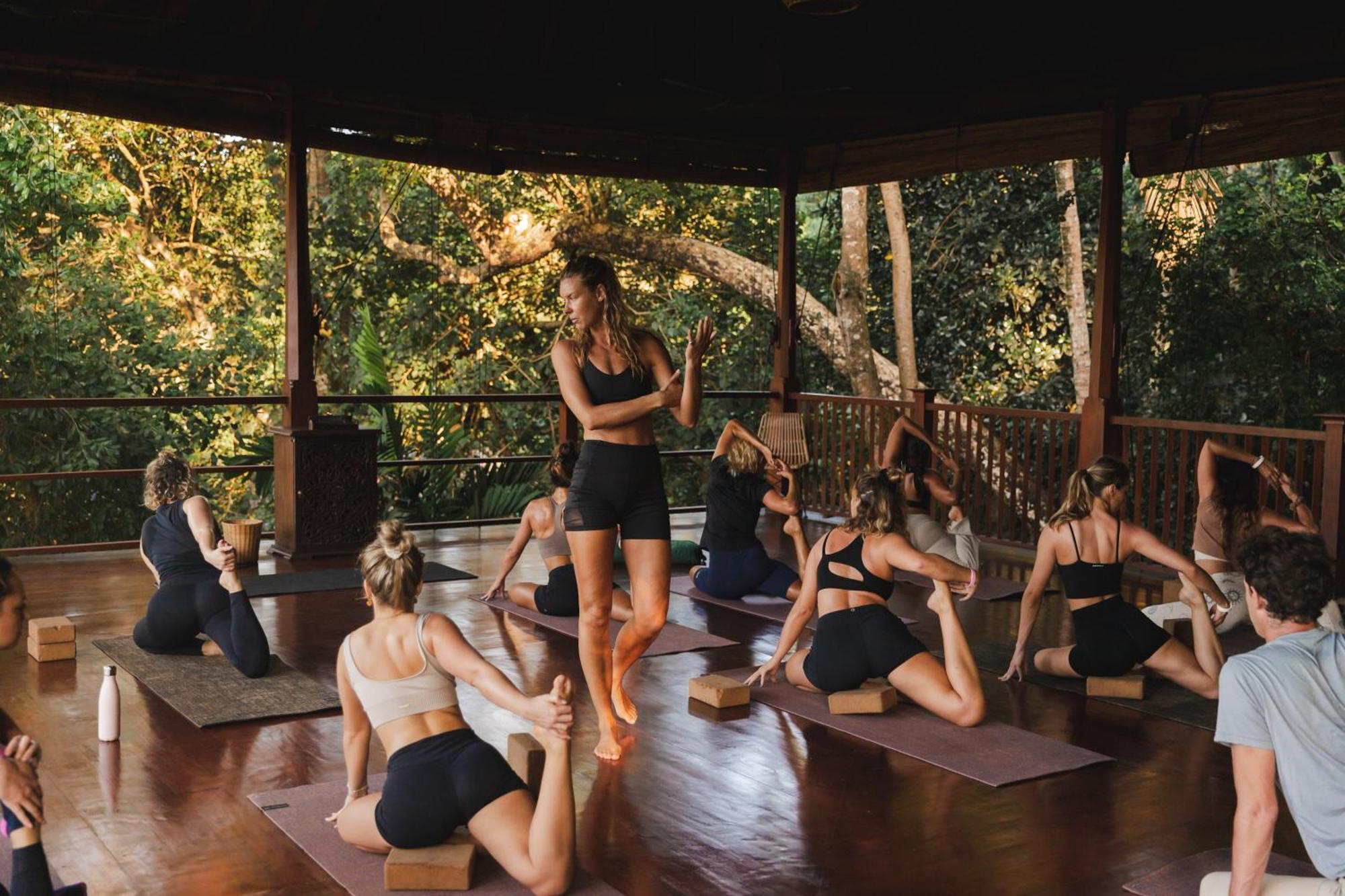 The Salty Pelican Yoga & Surf Retreat Dikwella Sur Exterior foto